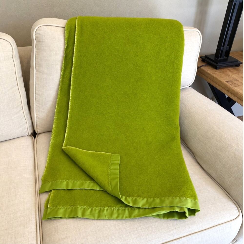 Vintage 70s Loom-woven Acrylic Blanket Nylon Satin Trim Avocado Green 72 x 84